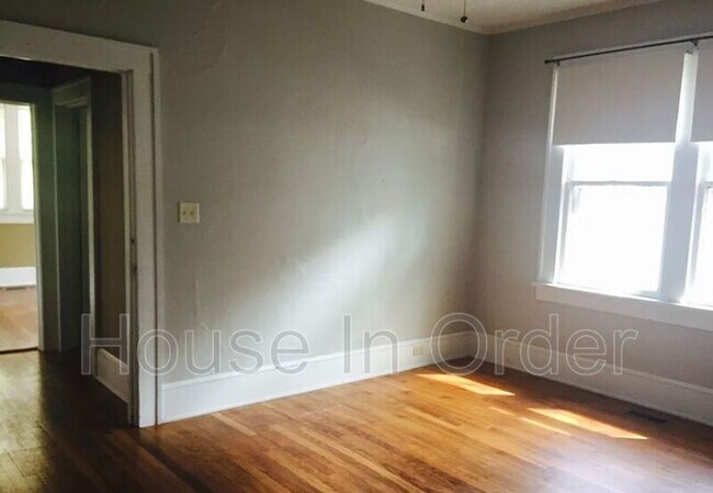 Building Photo - 127 Flint St