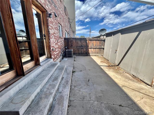 Building Photo - 9032 E Lehigh Ave