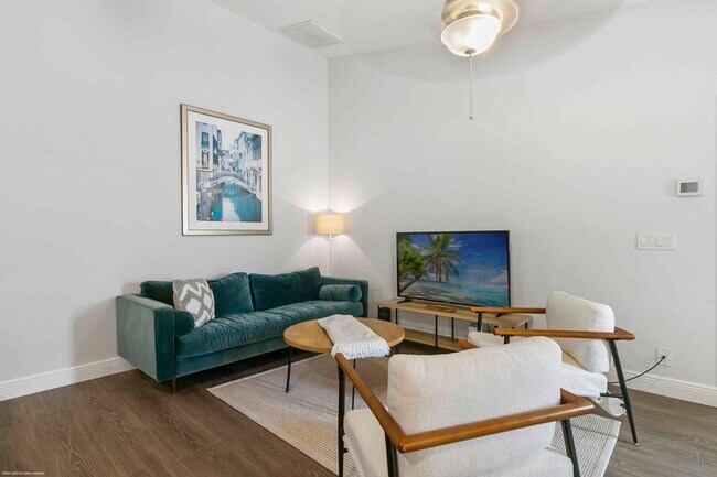 Building Photo - 1120 Hyacinth Pl