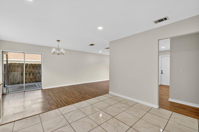 Building Photo - 2252 SE Aneci St