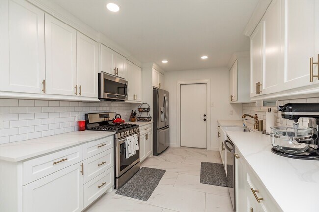 Building Photo - 6106 Kuldell Dr