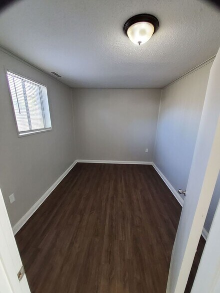 Building Photo - 4558 Almo Ave