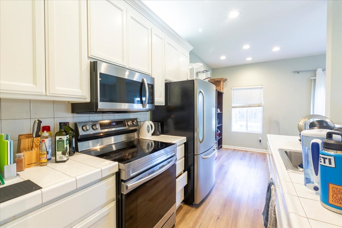 Building Photo - 1084 Portola Ave