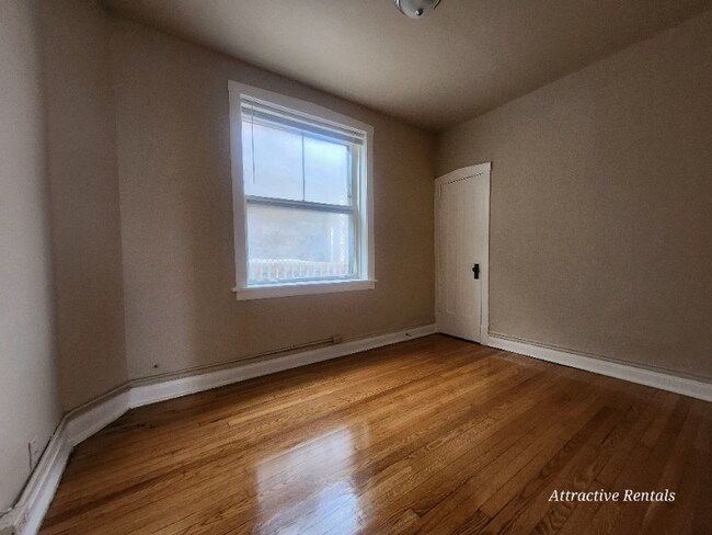 Building Photo - 1158 S Mason Ave