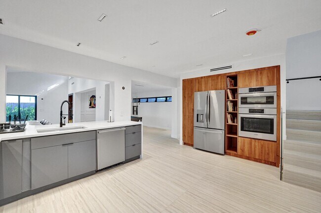 Building Photo - 4417 SW 38th Terrace