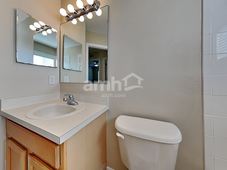 Building Photo - 6243 Blue Runner Ct