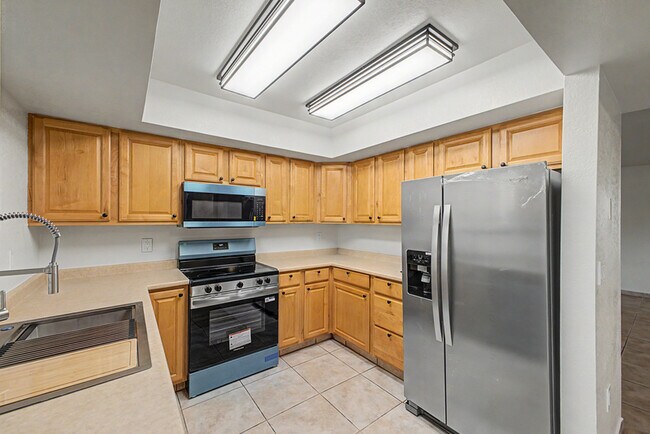 Building Photo - 16624 E Palisades Blvd
