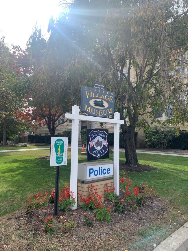 Building Photo - 23 Doxbury Ln