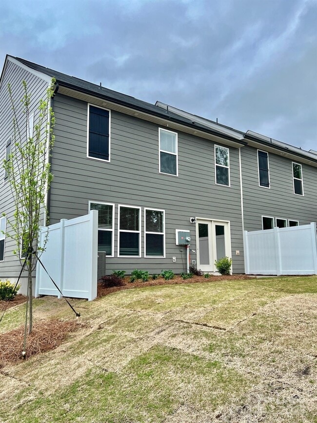 Building Photo - 13108 Rover St