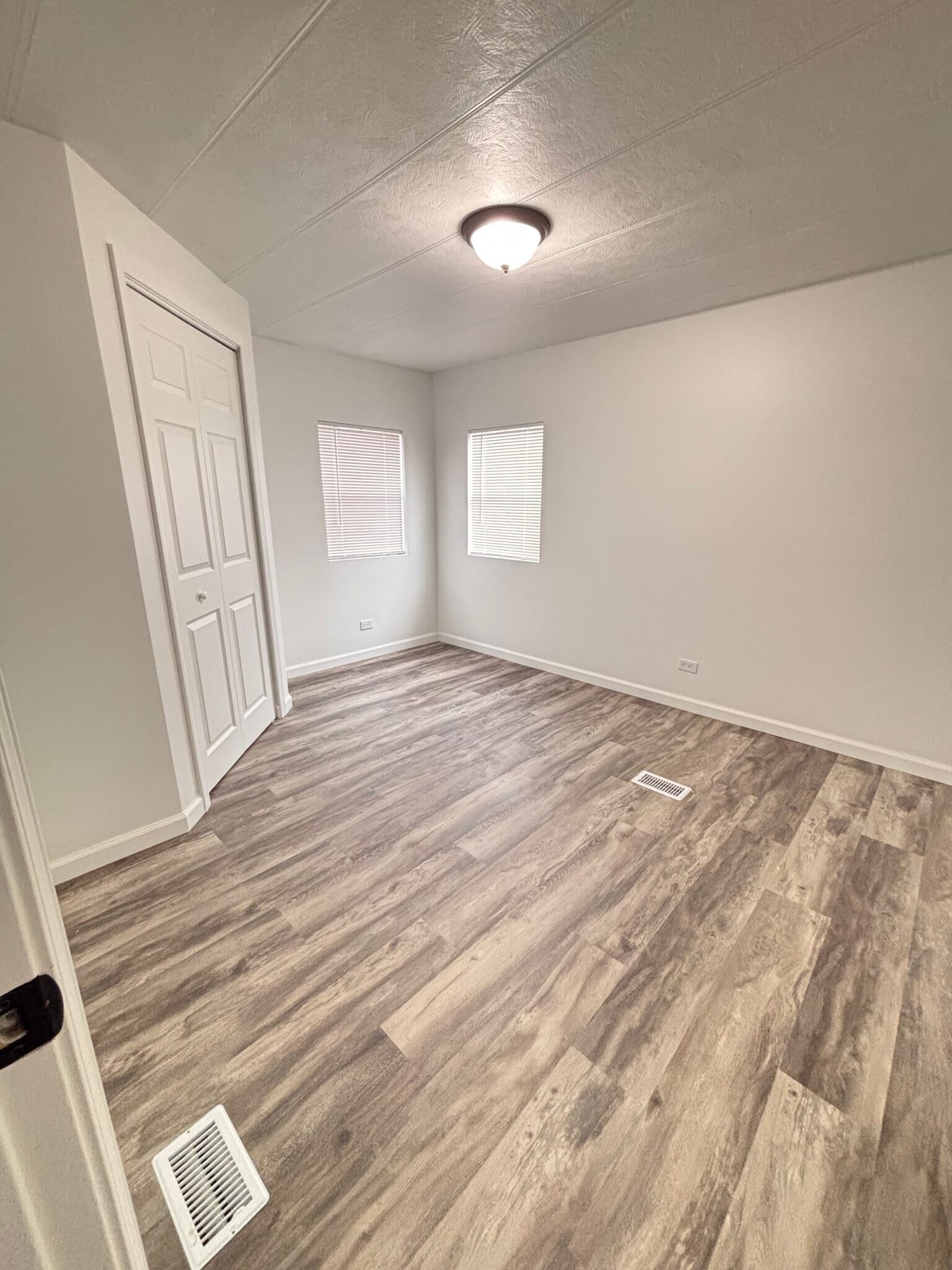 Building Photo - 14001 Western Ave