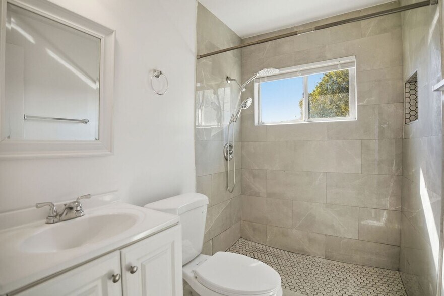 Building Photo - 907 N 20th St