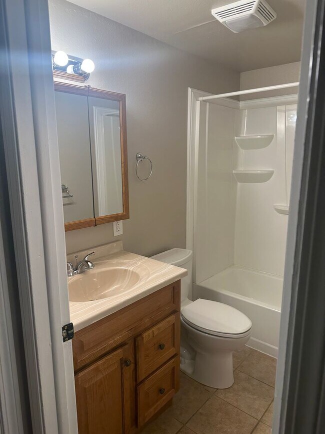 Building Photo - 380 Shoshone Ave