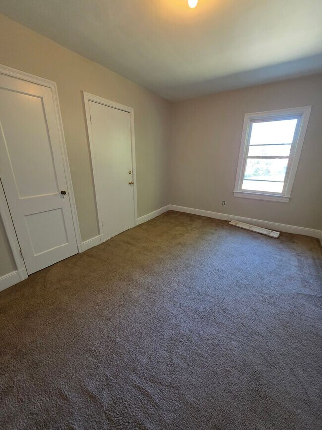 Building Photo - 2 BR in Emerywood!