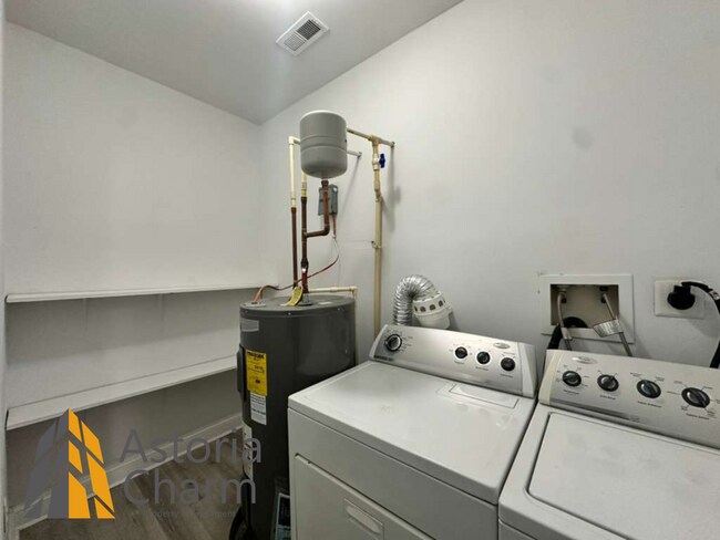 Building Photo - 1918 N Charles St