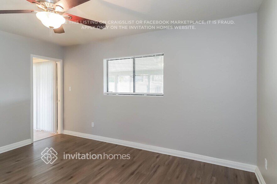 Building Photo - 3039 E Dahlia Dr