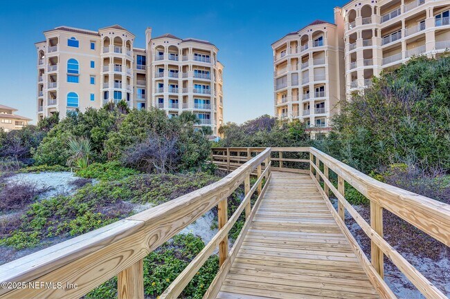 Building Photo - 426 Beachside Pl
