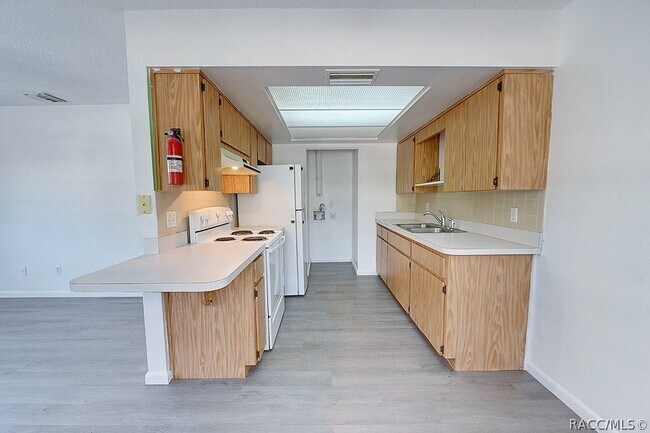 Building Photo - 512 long ave