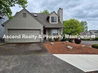 Building Photo - Ready Immediately Summer Lake 3 Bed on Corner Lot, Fenced Yard, Primary Bed on Main Level 1 Small...