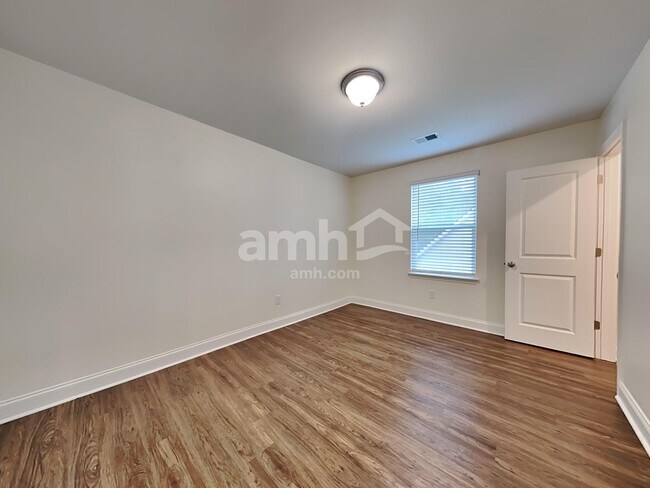 Building Photo - 121 Sweet Gum Dr