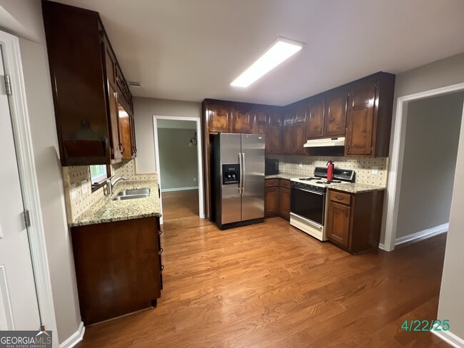 Building Photo - 716 Wilkes Dr