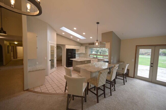 Building Photo - Single level, 3+ bed 3 bath, 2,932 sf home on 1.23 acres in Sequim