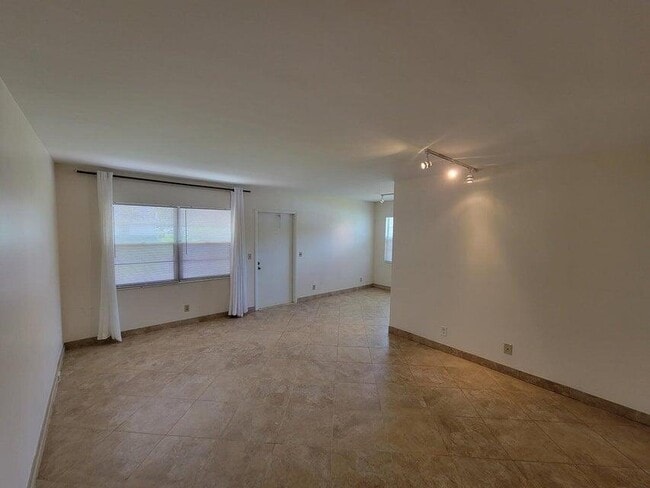 Building Photo - 337 Mansfield I