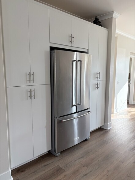 View of stainless steel refrigerator - 2241 Horseback Rd
