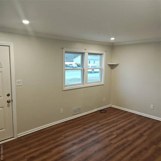 Building Photo - 909 Provost Ave