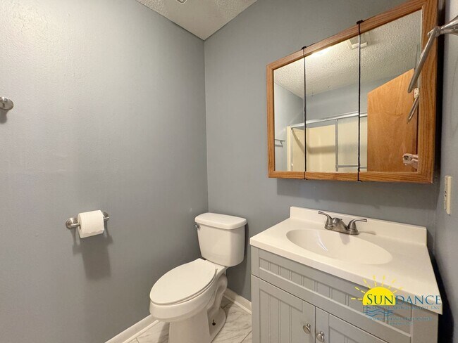 Building Photo - Spacious 3 Bedroom Home in Mary Esther!