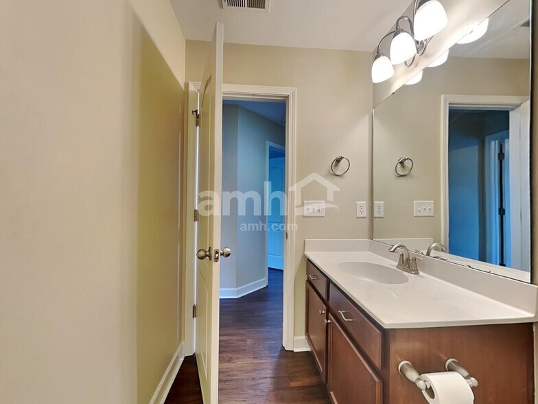 Building Photo - 3048 Adventure Way