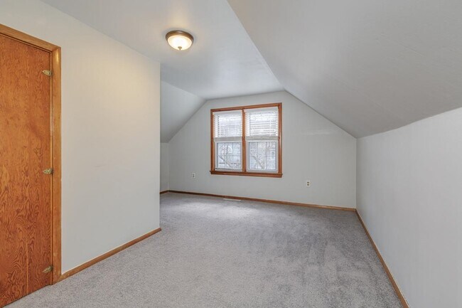 Building Photo - 48 Beacon St