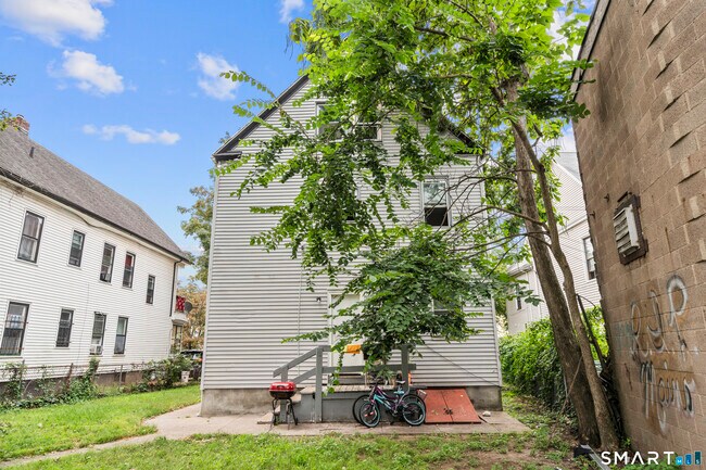 Building Photo - 693 Dixwell Ave