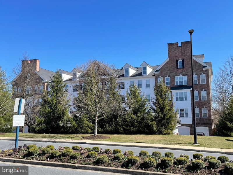 Building Photo - 5801 Clipper Ln