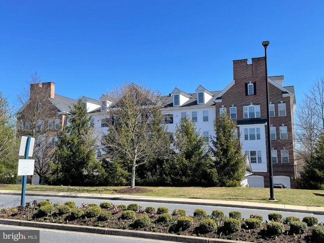 Building Photo - 5801 Clipper Ln