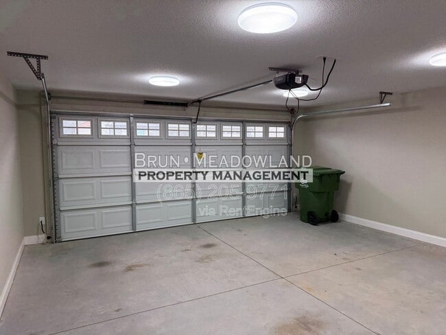 Building Photo - 3869 Doral Dr