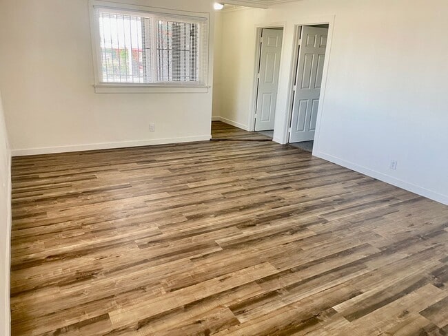 Building Photo - 397 N 15th St