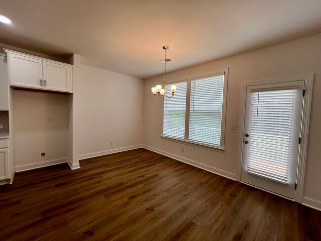 Building Photo - 2132 Barrowcliffe Dr NW