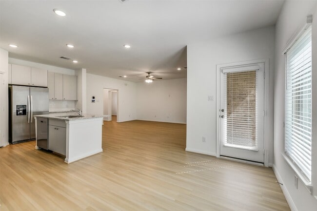 Building Photo - 11927 Pondwood Dr