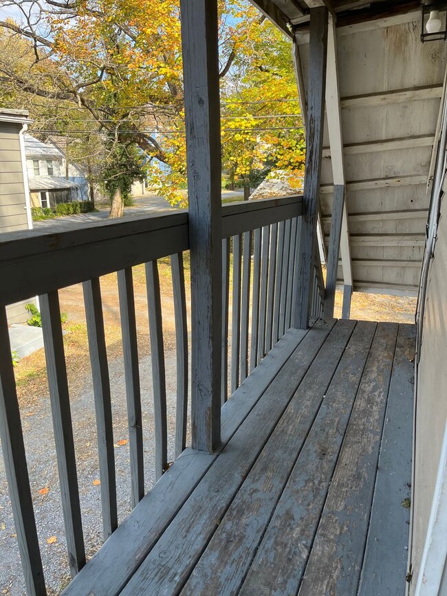 Building Photo - 4-Bedroom, 1-Bath Single Family Home