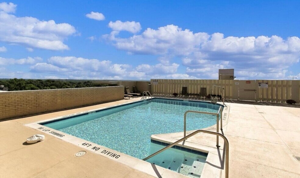 Building Photo - 11800 Sunset Hills Rd