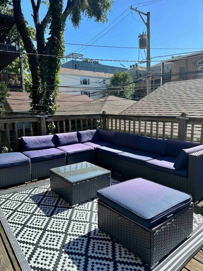 Building Photo - 1501 W Thomas St