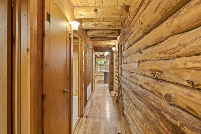 Building Photo - 118 Agape Wy