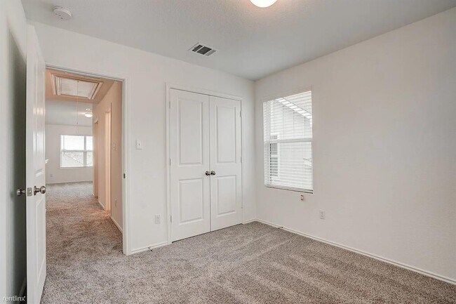 Building Photo - 209 Majestic Cedar Dr
