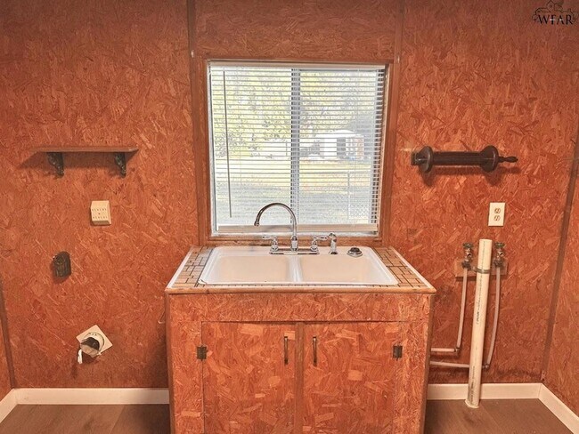 Building Photo - 704 Reagan St