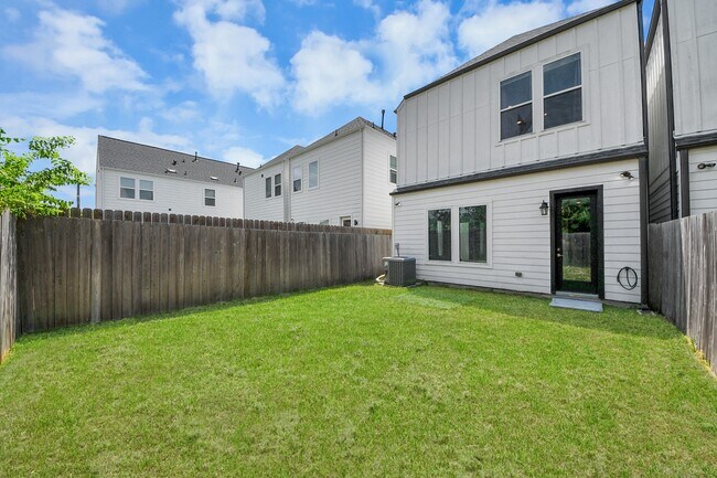 Building Photo - 1411 Boswell St