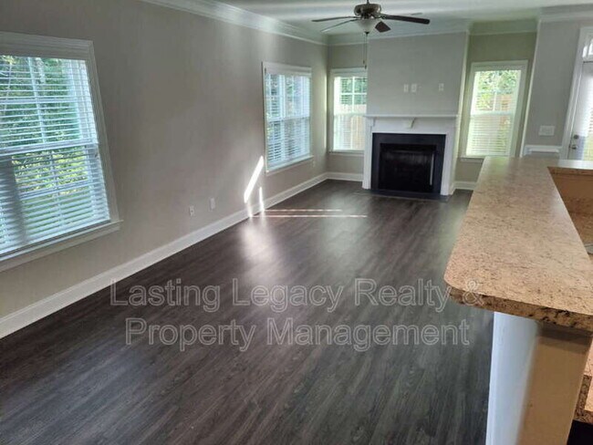 Building Photo - 847 Silver Leaf Dr