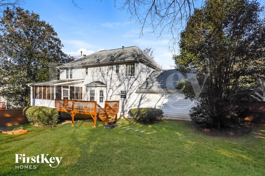 Building Photo - 3601 Robinson Walk Dr