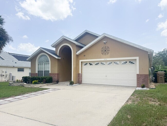 Building Photo - 5 bedroom 4 bathroom pool home in Orange Tree community