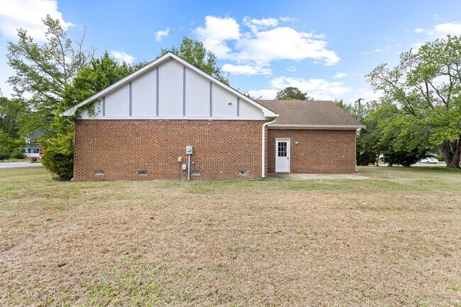 Building Photo - Cottage Charm Near Piney Green