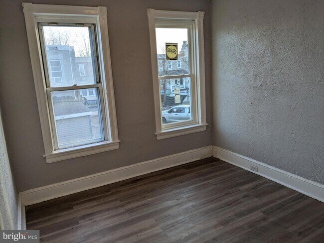 Building Photo - 932 Vine St